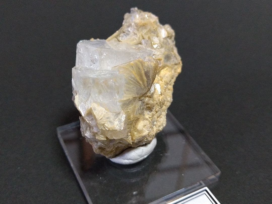 鉱物標本 ゴシェナイト 緑柱石 パキスタン産 母岩付き 原石