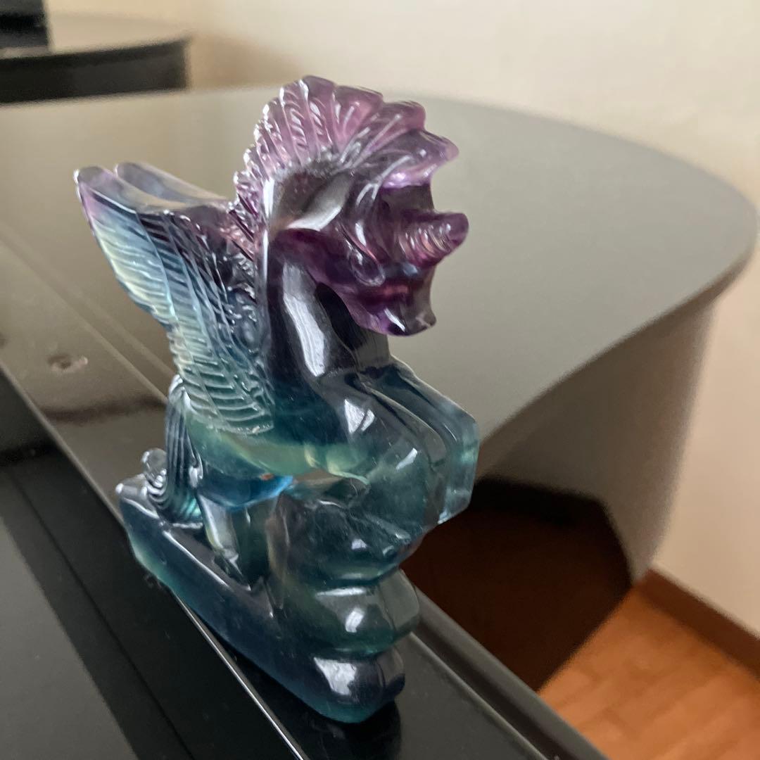 トリプルカラーフローライト　ペガサス　天然石置物