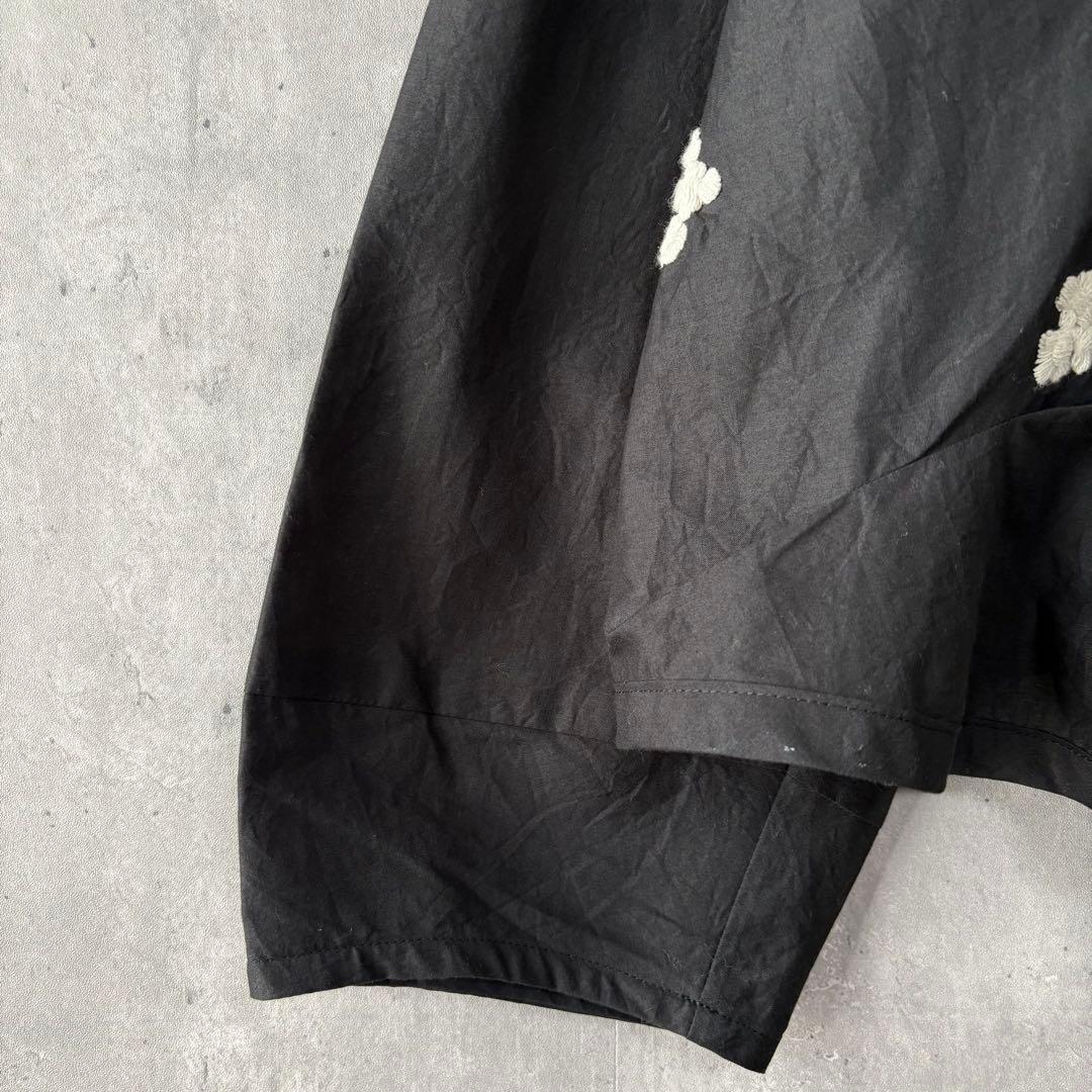 慈雨 ジウ 刺繍デザインカラーブラウス 変形ヘムライン 黒 40 センソユニコ