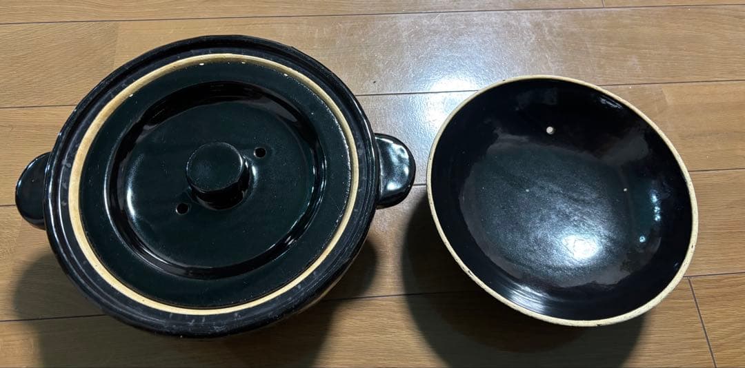 黒い陶器製土鍋 蓋・皿付き