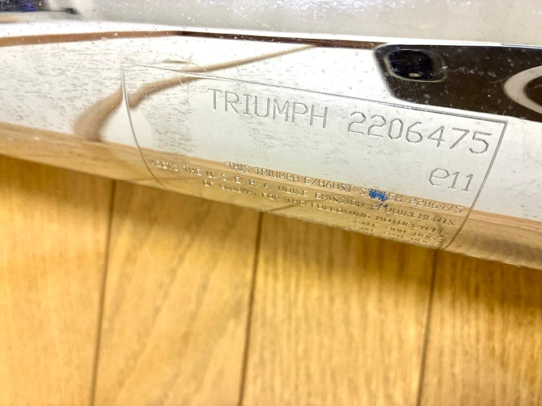 TRIUMPH ボンネビル 純正サイレンサー 2206480/2206475