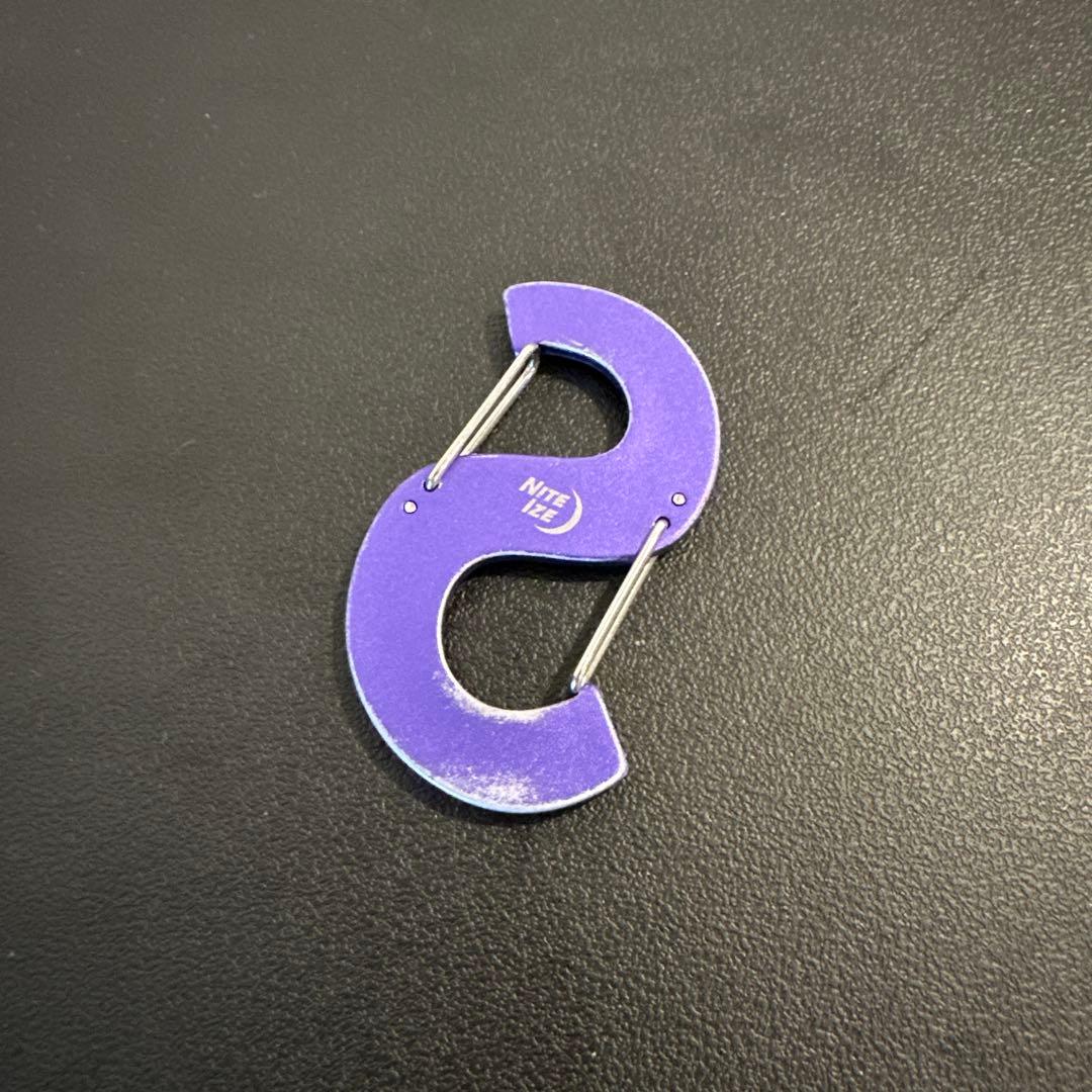 supreme sロゴ　キーホルダー　カラビナ　キーチェーン　パープル