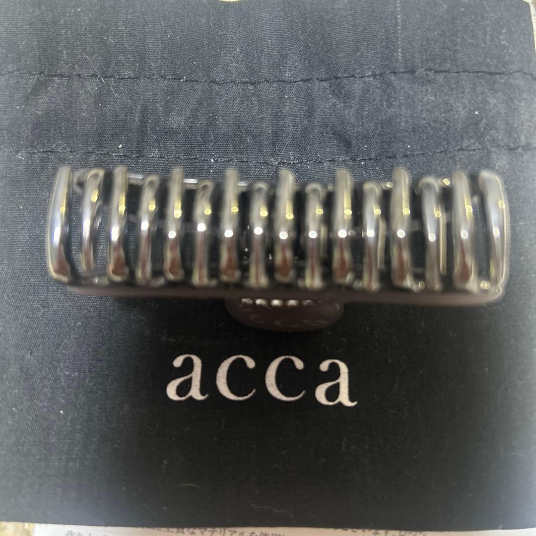 acca グレー　ヘアクリップ