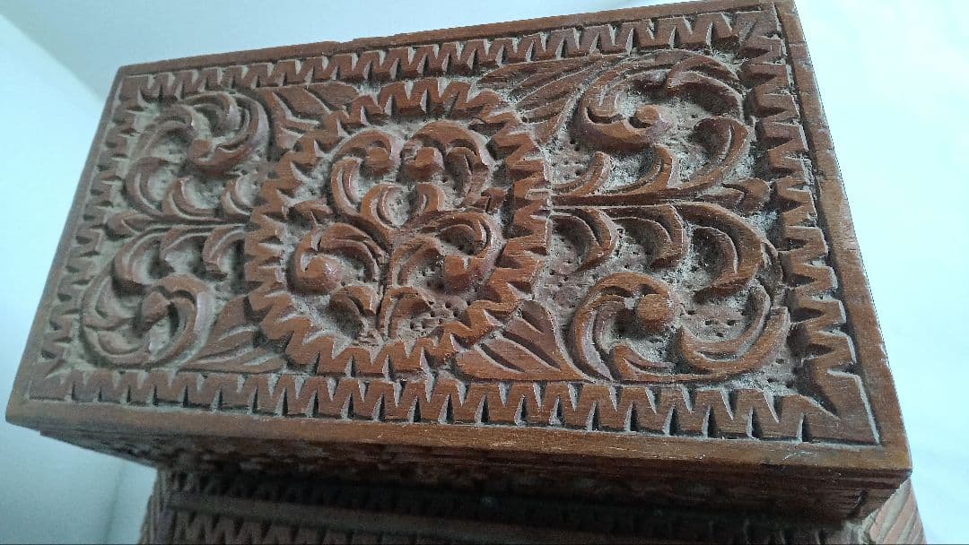 お値下げ　彫刻総仕上げ　小型鏡台　 ミニドレッサー　カガミ引き出し付き