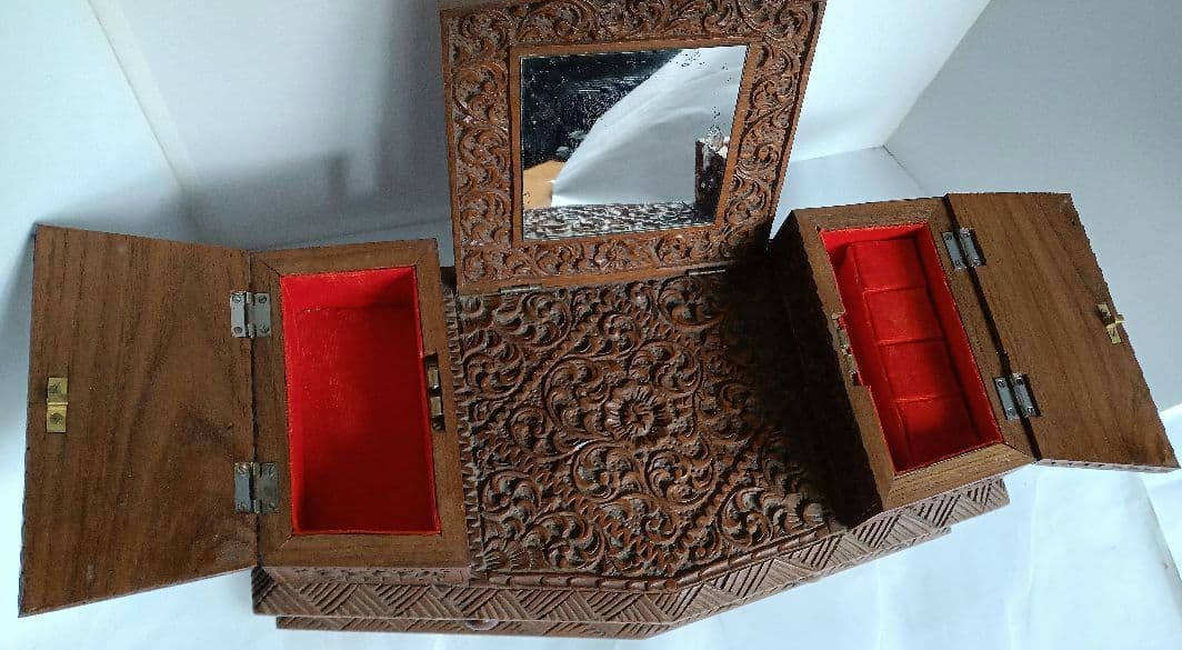 お値下げ　彫刻総仕上げ　小型鏡台　 ミニドレッサー　カガミ引き出し付き