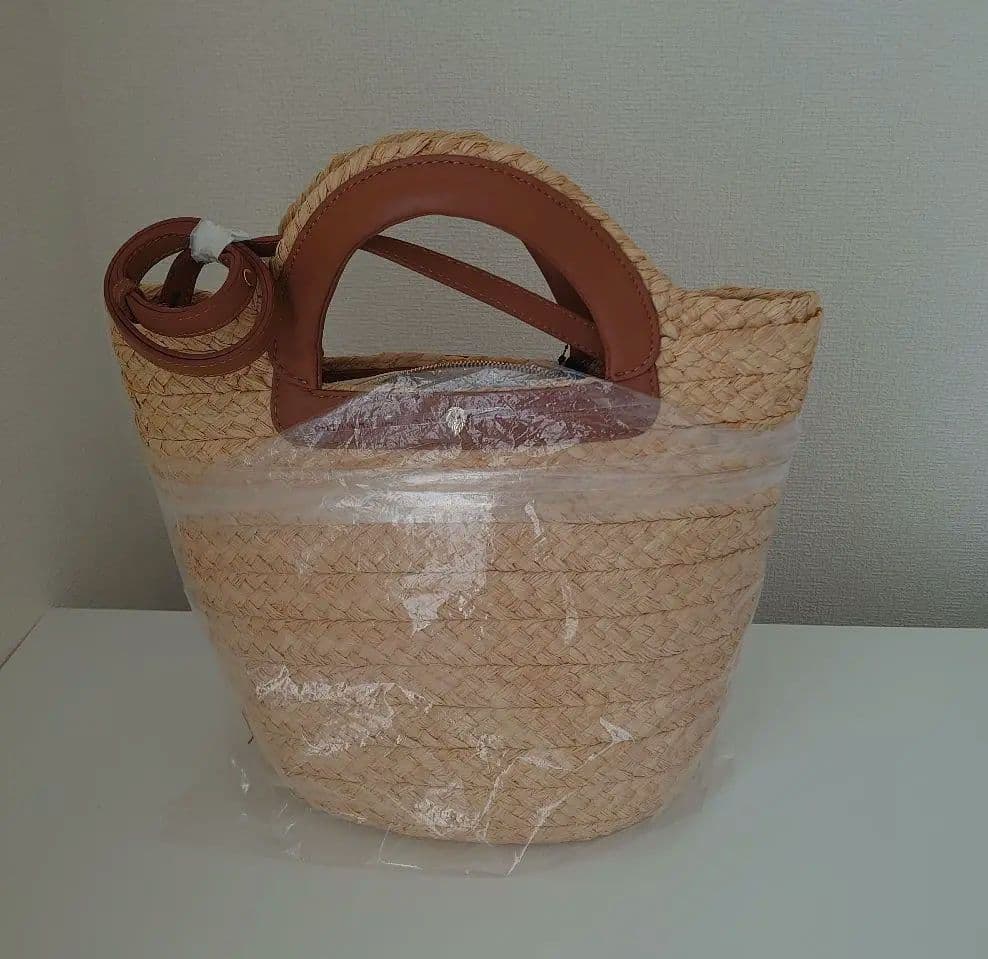 新品タグ付　　HELENKAMINSKI 2wayバック　高級　37,400円