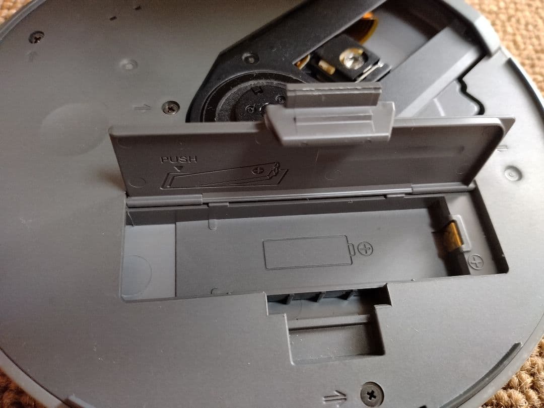 美品！SONY ソニー CDウォークマン D-NE730 MP3 ATRAC対応