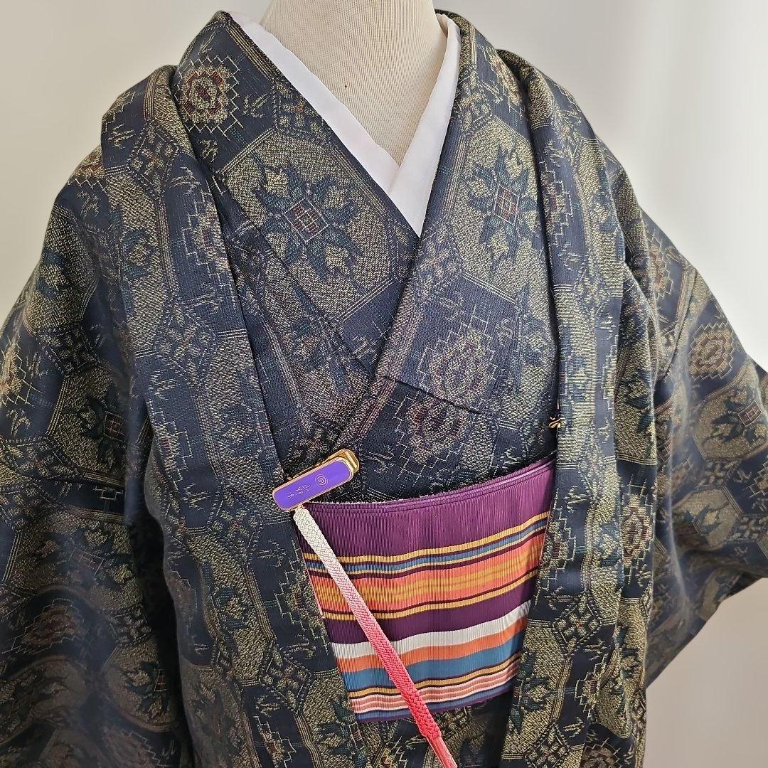 【アンサンブル着物】★幾何学模様黒地★織りの着物★羽織紐未使用★ウールの単