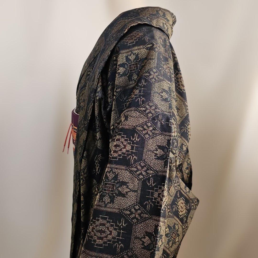 【アンサンブル着物】★幾何学模様黒地★織りの着物★羽織紐未使用★ウールの単