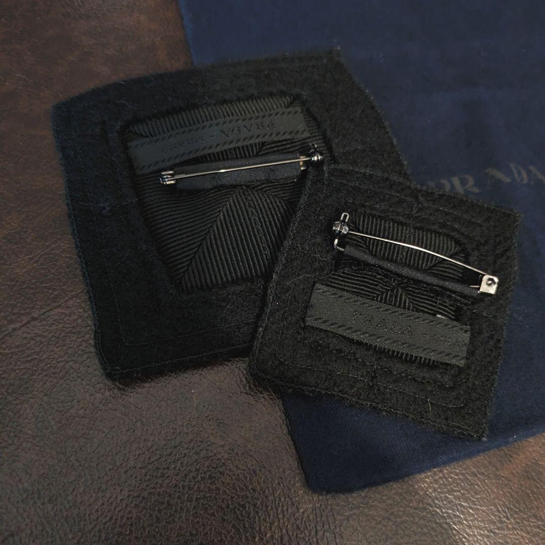 プラダのファブリックブローチ大小2個Setで✽黒✽異素材