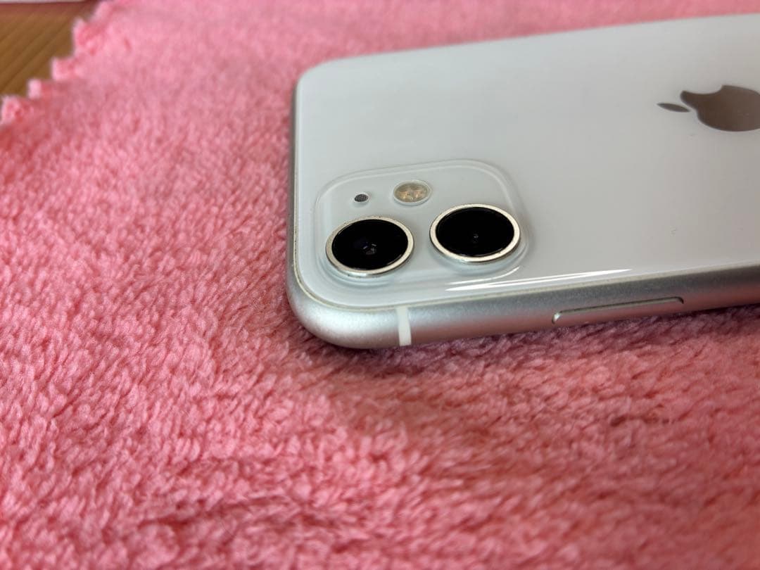 【画面割れ】iPhone 11 本体 ホワイト128GB