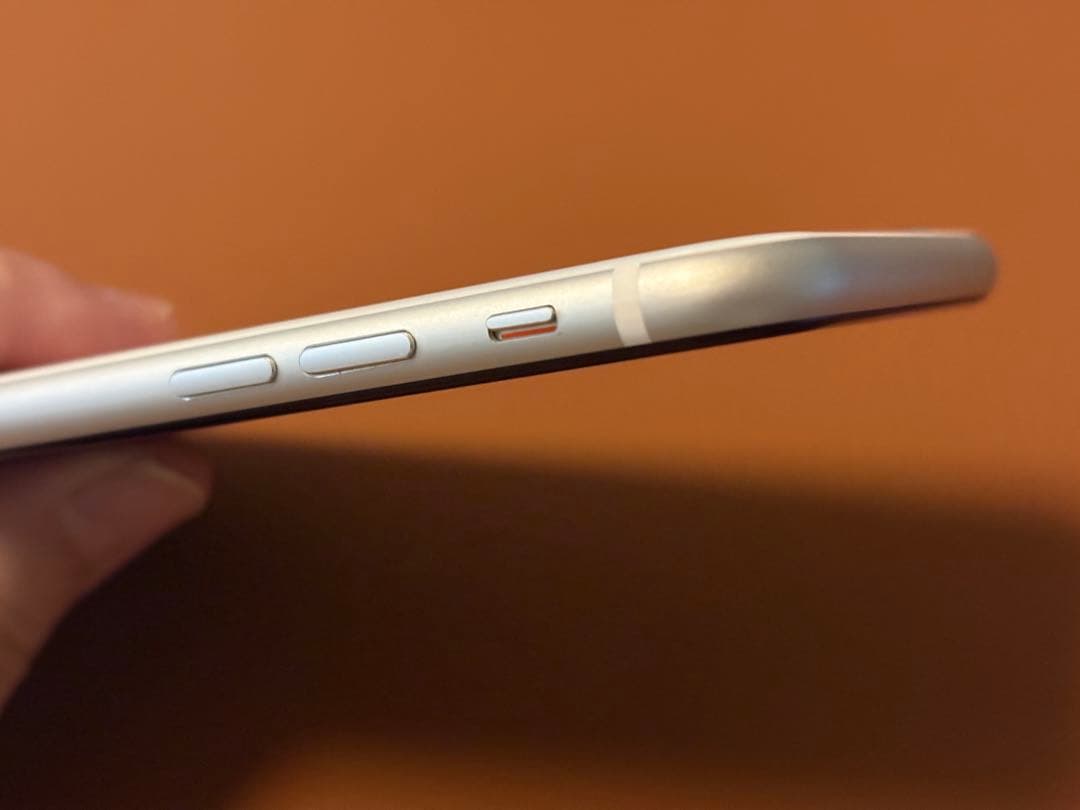 r*u様 iPhone SE (第2世代) 64GB ホワイト