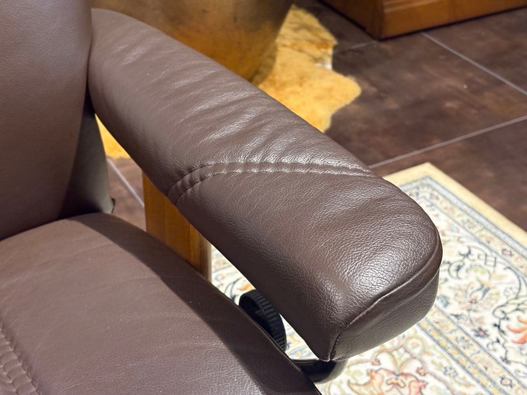 ②エコーネス パーソナルソファ オットマン ストレスレスチェア　IZZ