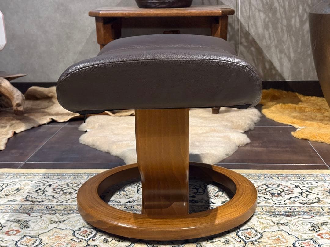 ②エコーネス パーソナルソファ オットマン ストレスレスチェア　IZZ