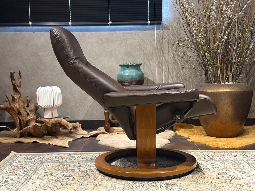 ②エコーネス パーソナルソファ オットマン ストレスレスチェア　IZZ