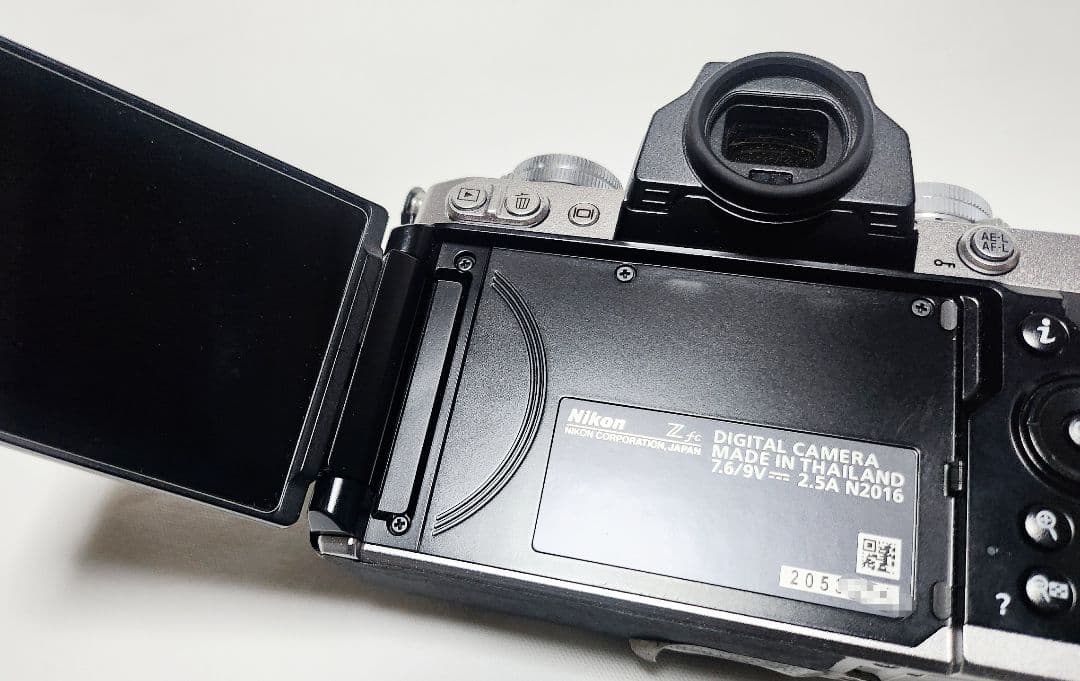 ✡ニコン Zfc ボディ シルバー 美品☆延長保証書有 使用少☆オマケ品有