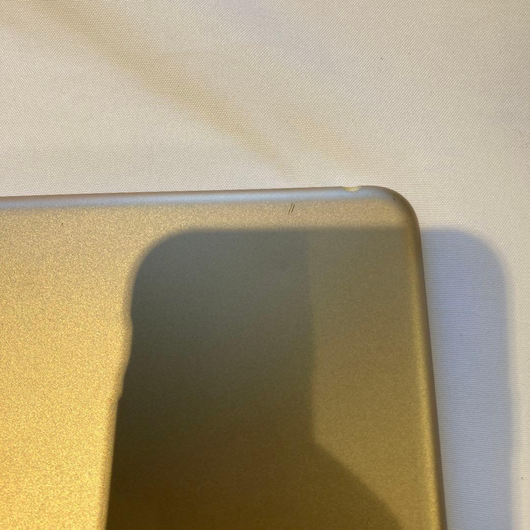 Apple iPad mini 第四世代 (モデル A1538) ゴールド　③