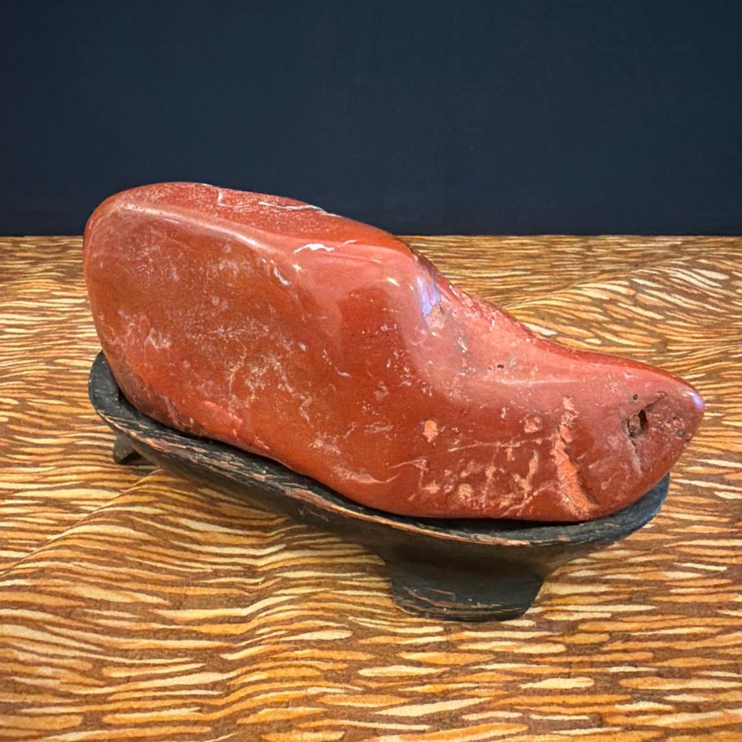 天然石 赤碧玉 原石 約600g 石英晶洞入り 観賞石 置石 台座付き