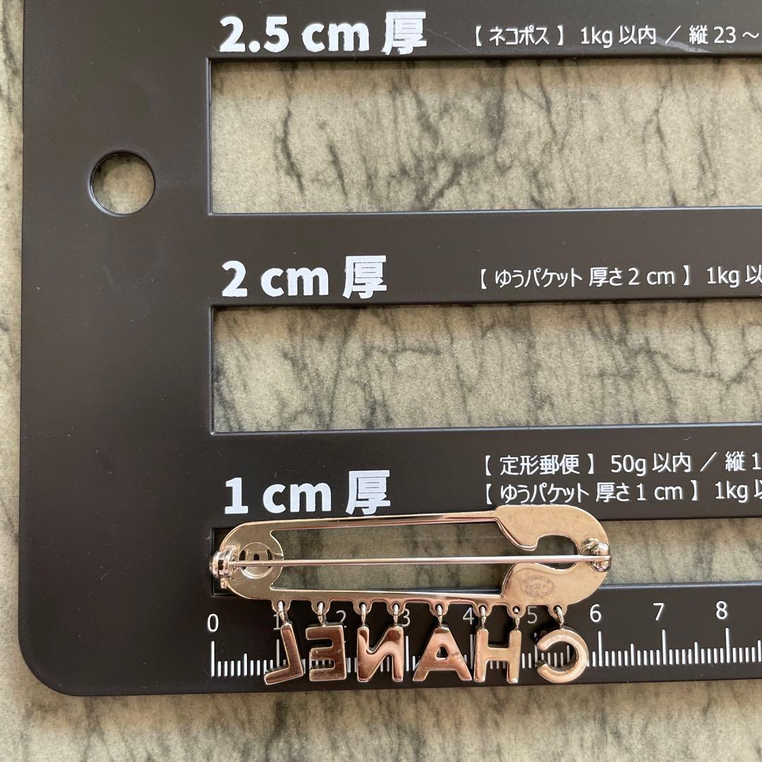最終SALE!! CHANEL 希少ピンブローチCHANELロゴ used