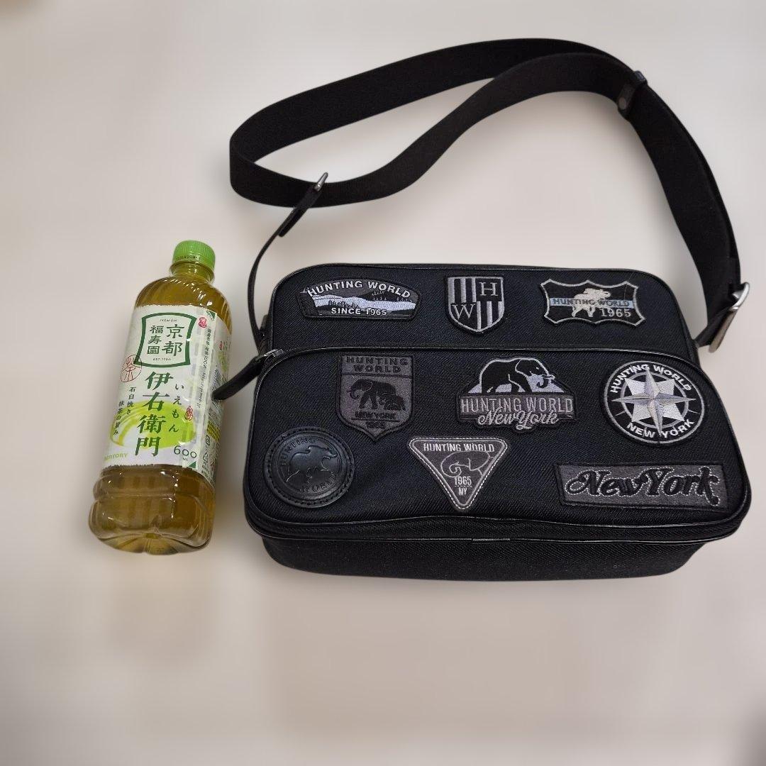 美品　HUNTING WORLD パッチ付きショルダーバッグ