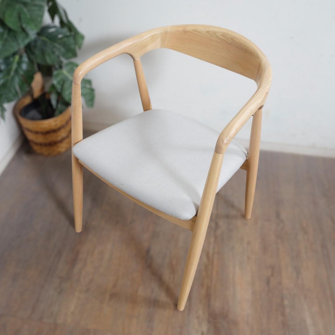【新品】おしゃれ　曲木 ダイニングチェア 肘掛け付き　アッシュ無垢材