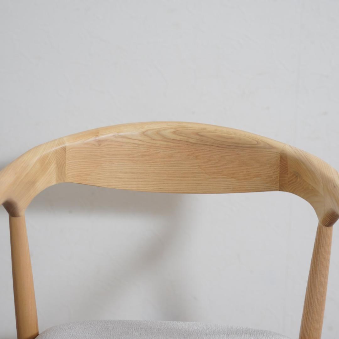 【新品】おしゃれ　曲木 ダイニングチェア 肘掛け付き　アッシュ無垢材