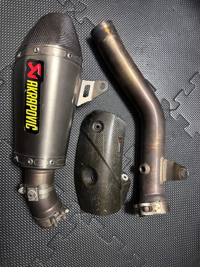 Akrapovic スリップオンマフラー カーボン