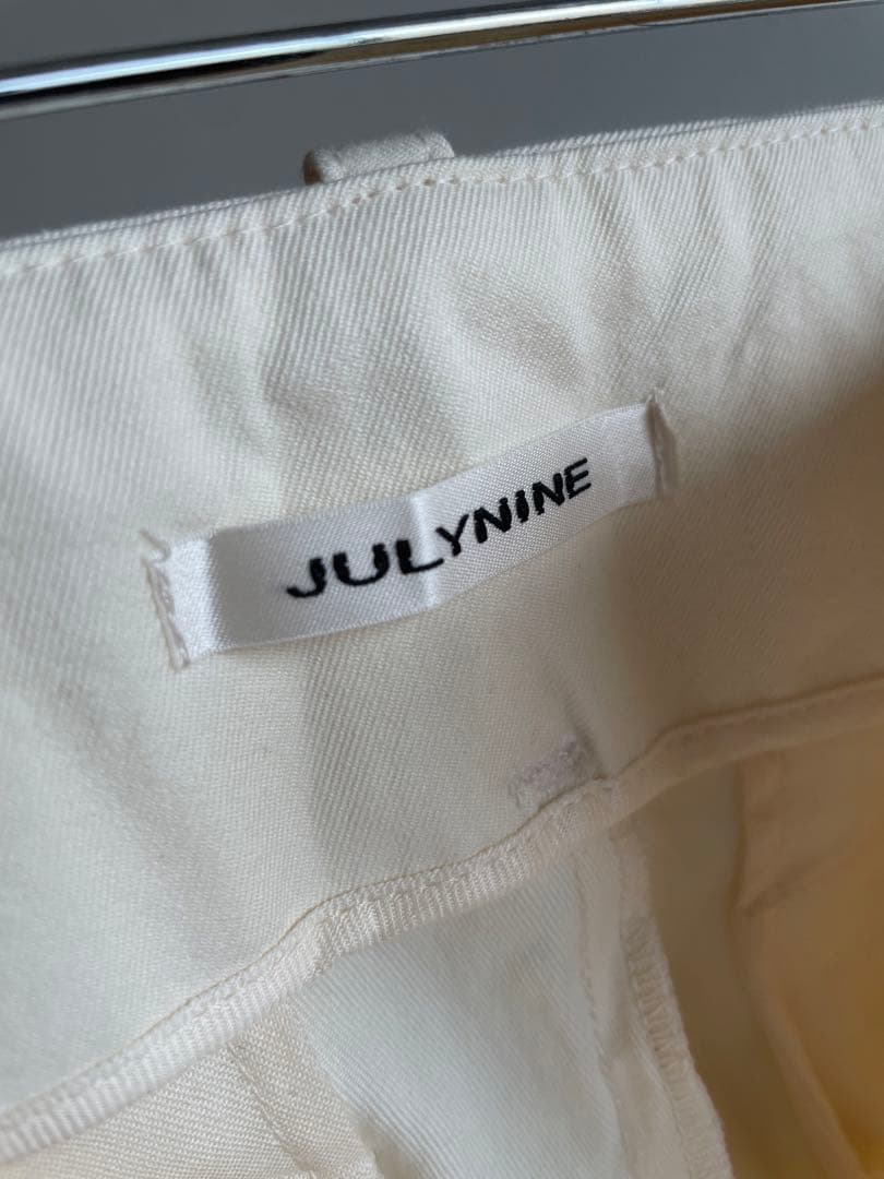 【てん】【新品】JULYNINE チノパン/アッシュホワイト　Ｍサイズ