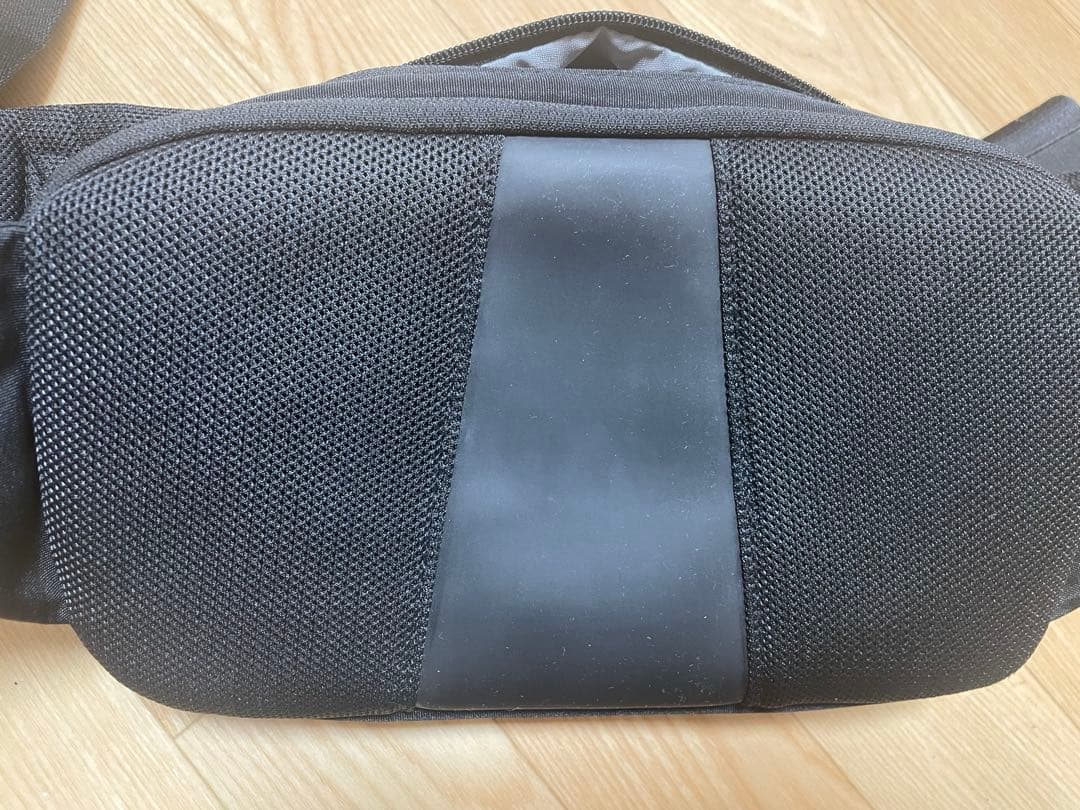 POMULUヒップシートになるボディバッグ