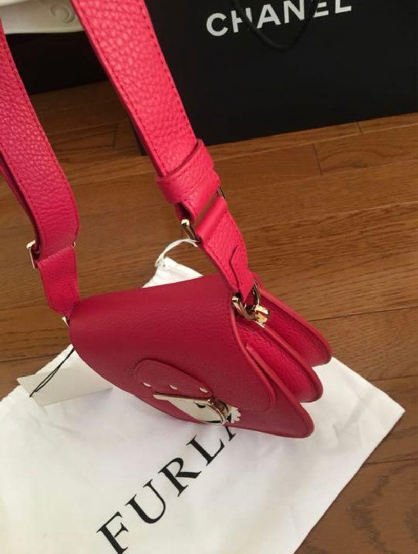 新品フルラ　ショルダーバッグ