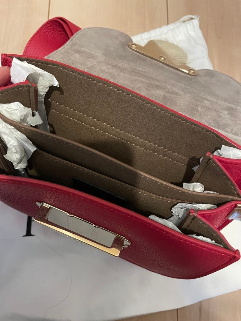 新品フルラ　ショルダーバッグ