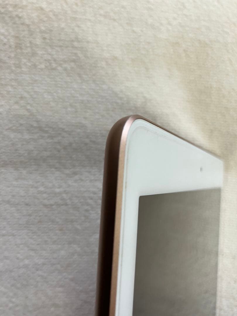 iPad 第6世代　Wi-Fiモデル　ゴールド　128GB 本体のみ