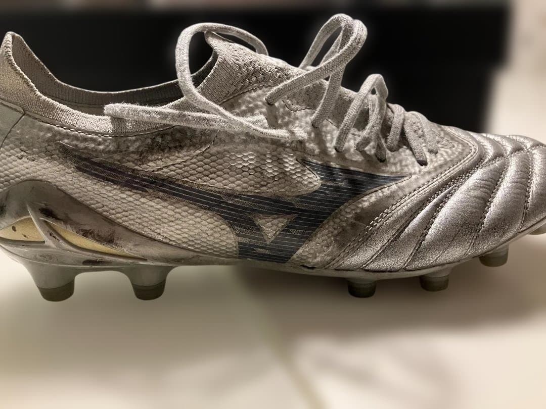 サッカーシューズ スパイク シルバー　モレリアネオⅣベータ