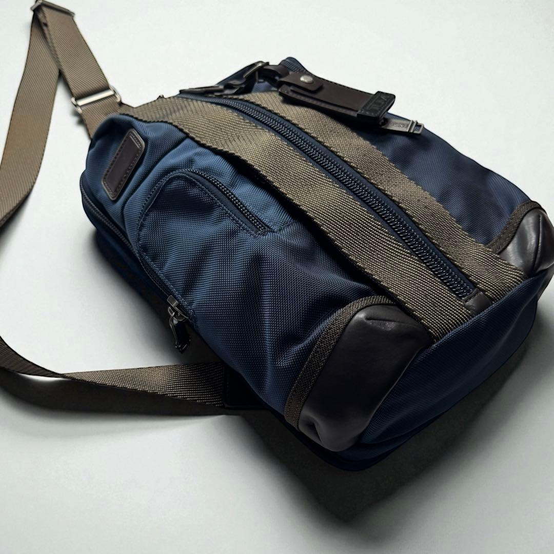 美品　TUMI トゥミ　アルファ ブラボー　サラトガ　スリングショルダーバッグ