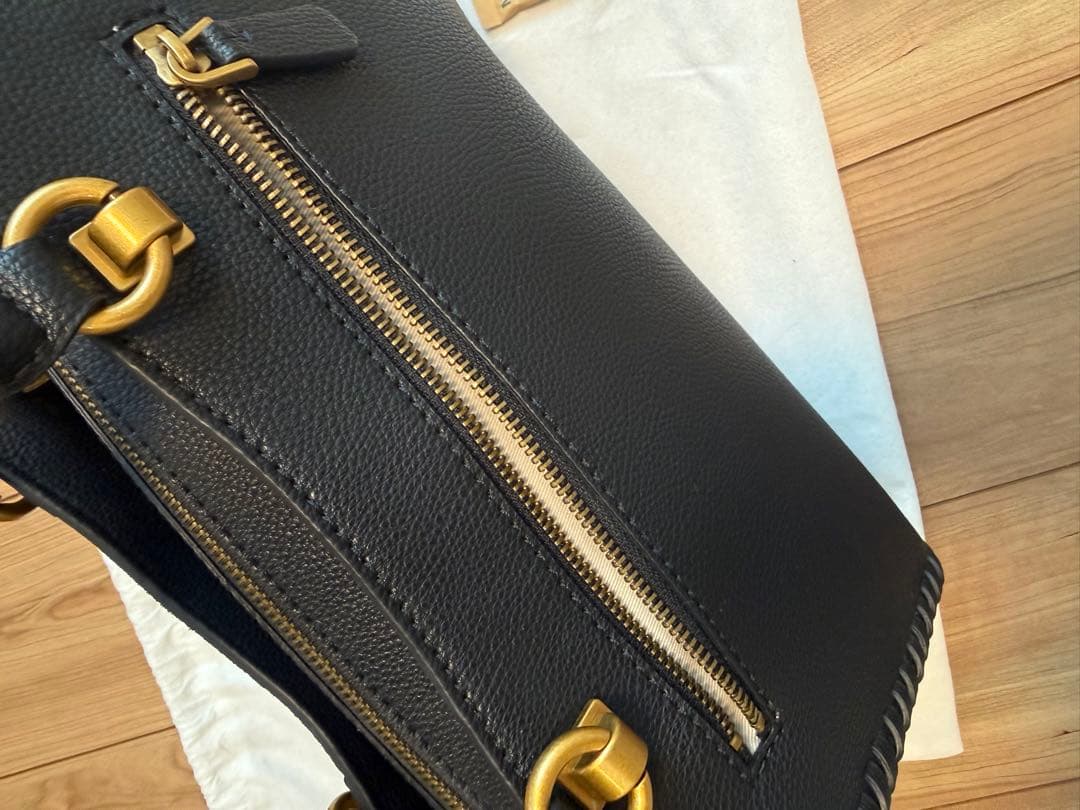 Guess ２way レザーショルダー＆ハンドバッグ【新品】