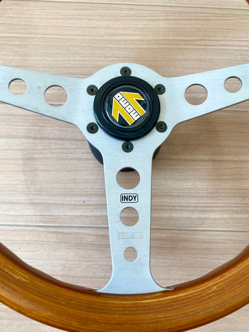 INDY 11-82 ハンドル本体　momo 直径　約35cm