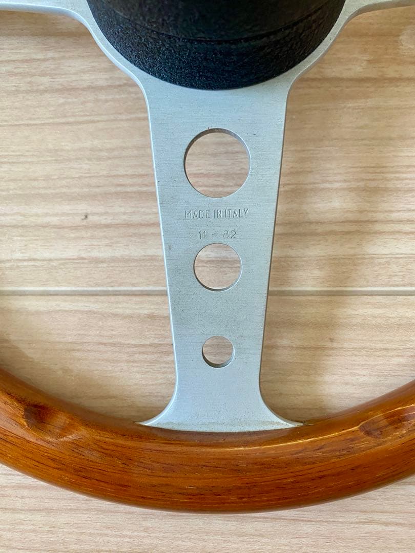 INDY 11-82 ハンドル本体　momo 直径　約35cm