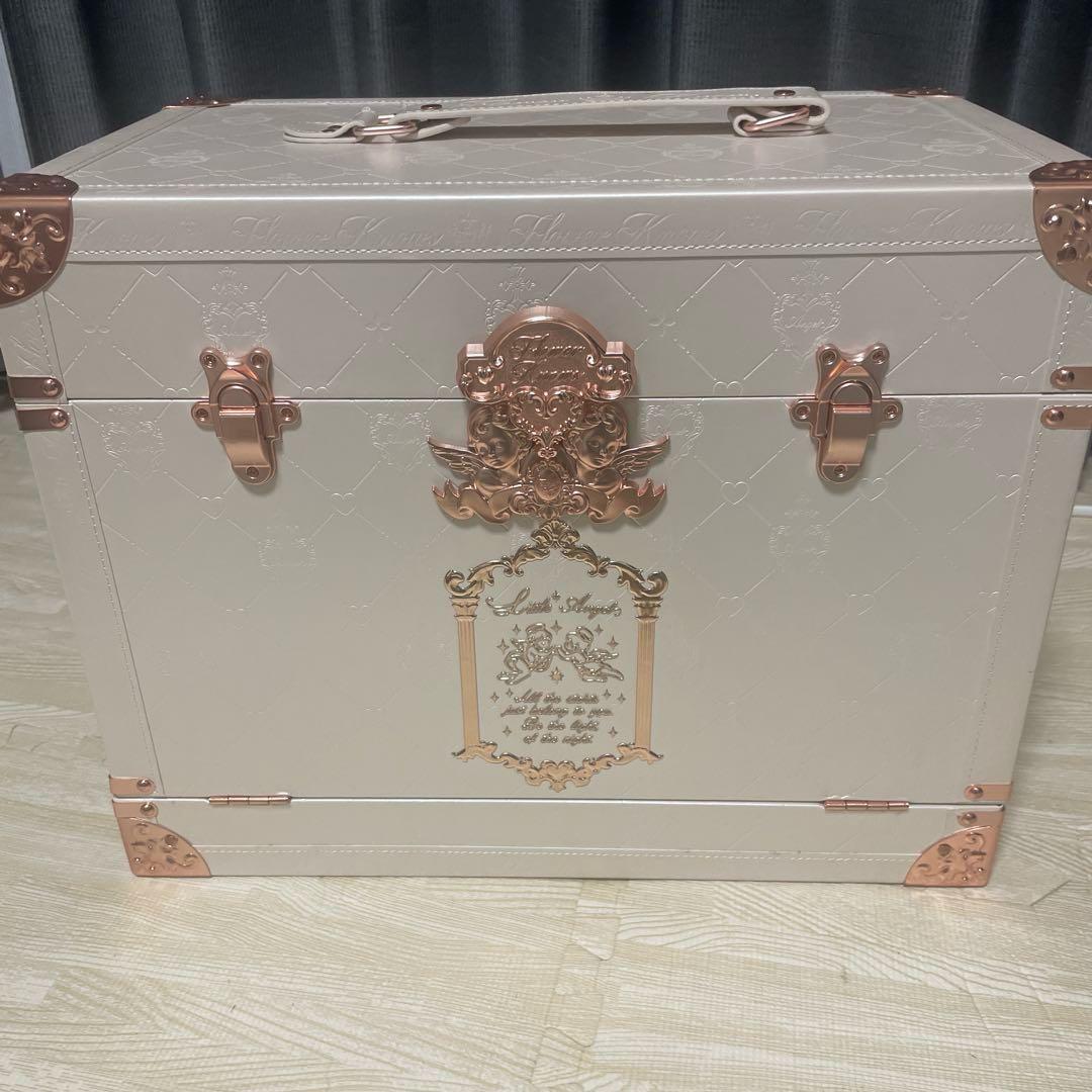 フラワーノーズリトルエンジェルシリーズのボックスのみと香水2つ