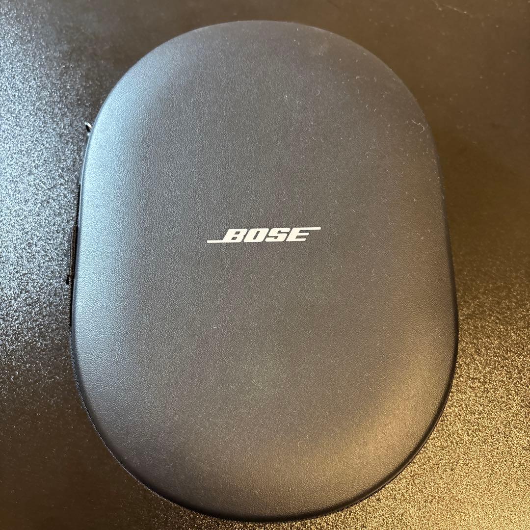 Bose Quiet Confort Ultraヘッドフォンケース付属