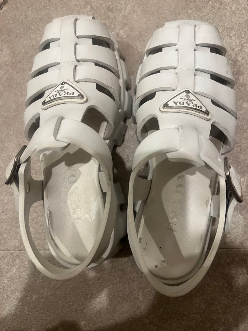 PRADA ホワイト モノリスラバーサンダル