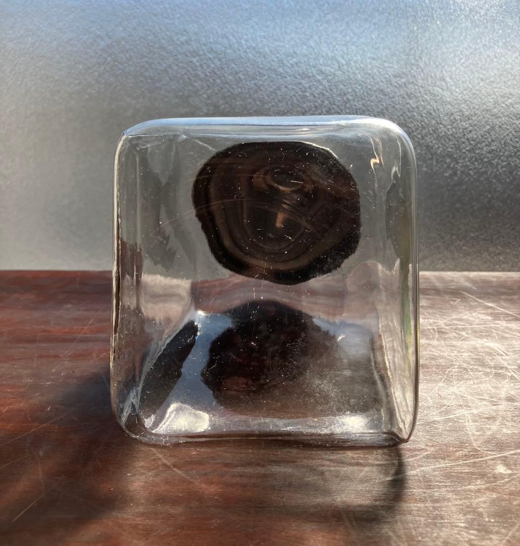 昭和レトロ　小ぶりザイズのタイプ違い　蓋付きガラス瓶　2個セット