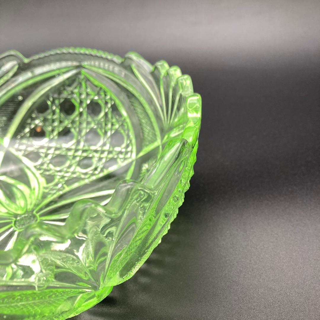 ウランガラス　ガラス鉢　カットガラス　ガラスボウル