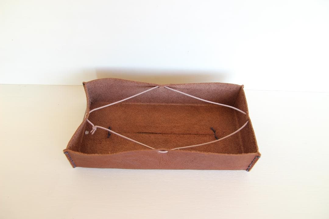 スッキリシンプル！『ヌメ革のBOXティッシュケース【チョコ】』栃木レザー
