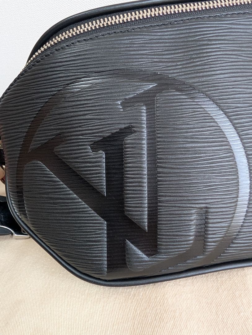 K*G様 ルイヴィトン M53300 エピライン サークル バムバッグ ブラック