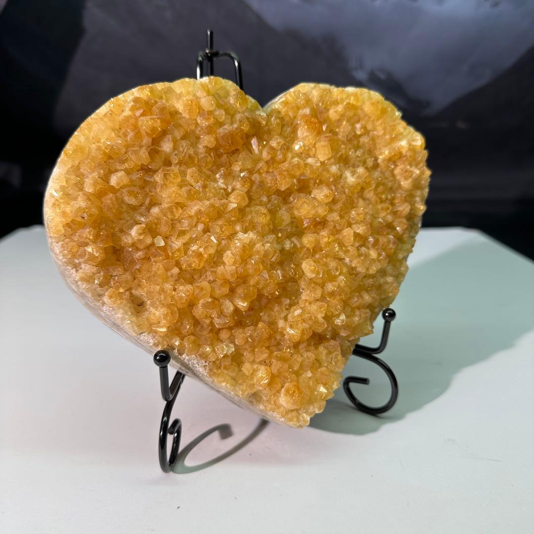 天然石 シトリンのハート　置物　台座付きG.303