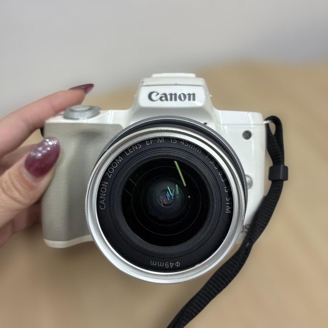 動作未確認　Canon EOS M ホワイト ミラーレスカメラ