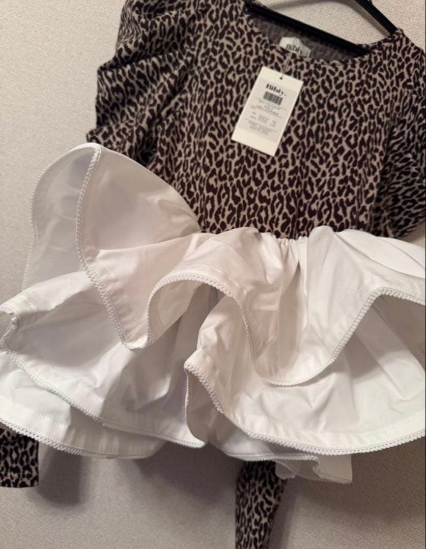 即納bibiy EFFIE PEPURAMU LEOPARD TOP