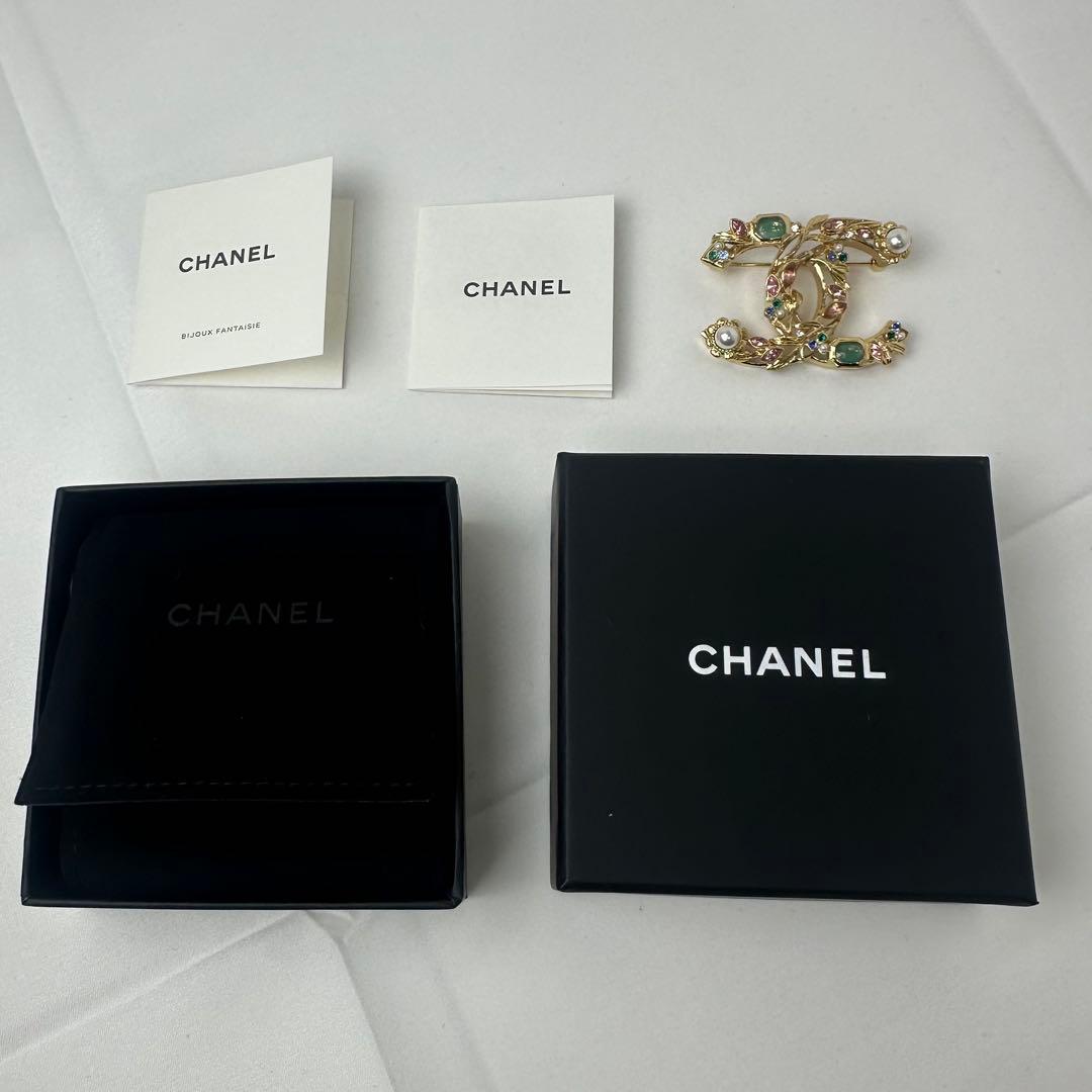 【新品未使用】CHANEL ブローチ 22K ココマーク マルチカラー 完品