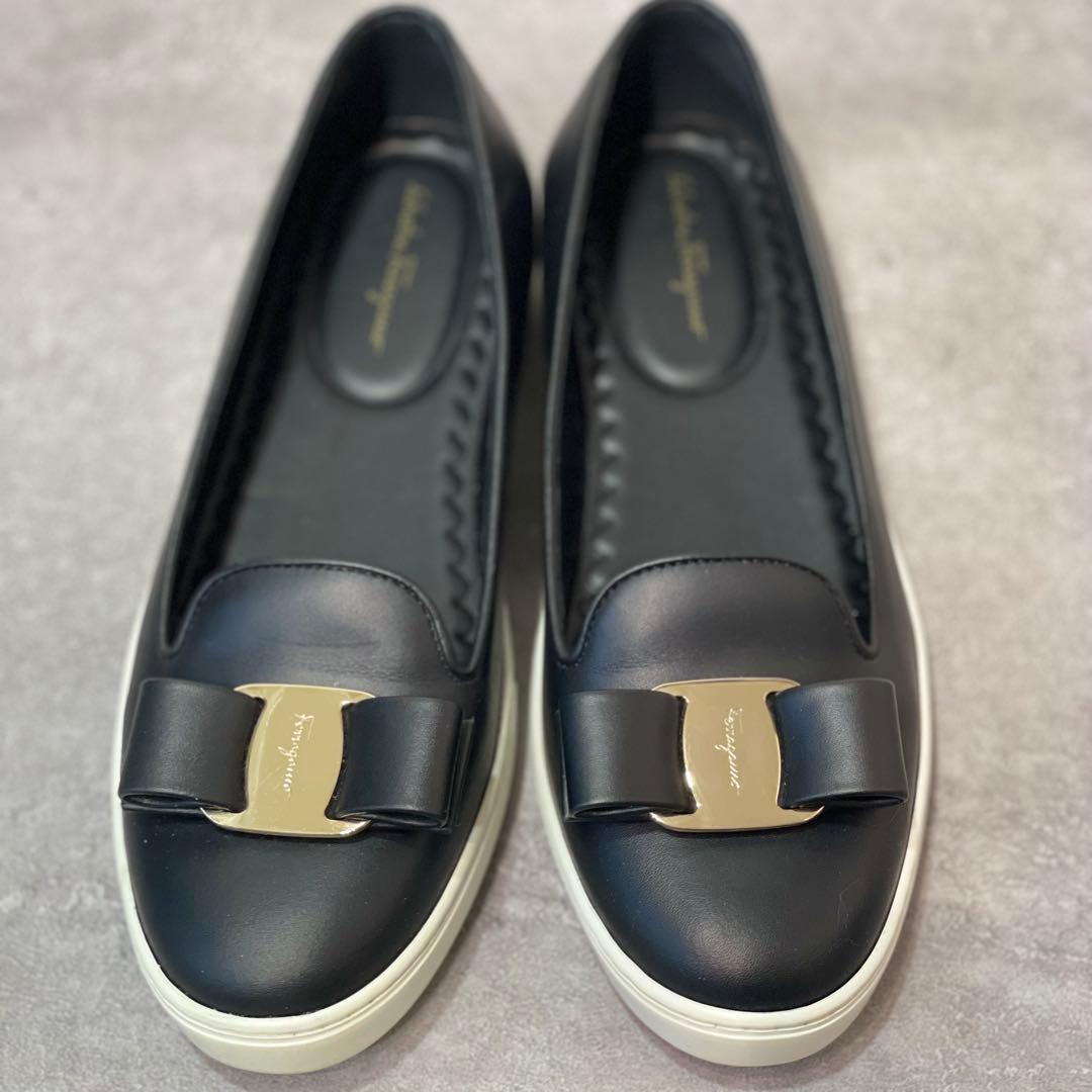 美品 フェラガモ RUFINA ヴァラリボン キルティング 黒 6 23.5