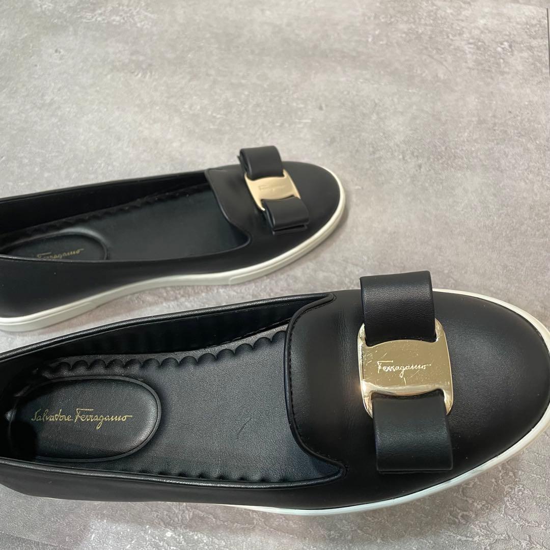 美品 フェラガモ RUFINA ヴァラリボン キルティング 黒 6 23.5